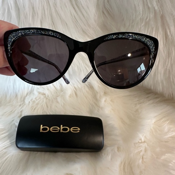 🕶️ NWOT Bebe Black Sunglasses with Glitter Accents 🕶️ - Picture 5 of 5